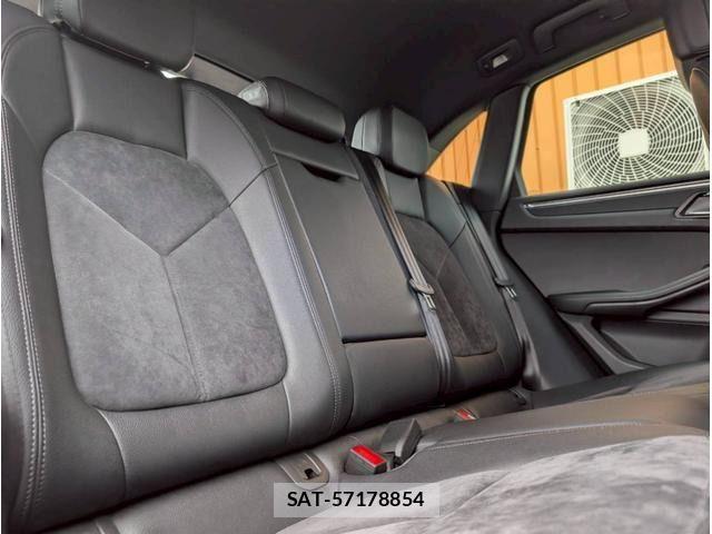 Porsche MACAN 2015-09 8355341-6