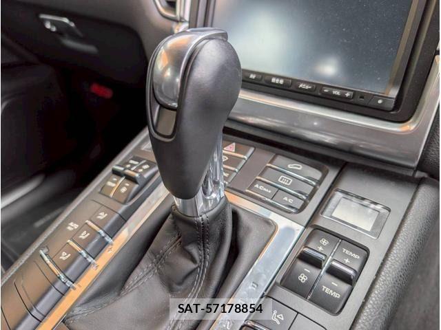 Porsche MACAN 2015-09 8355341-7