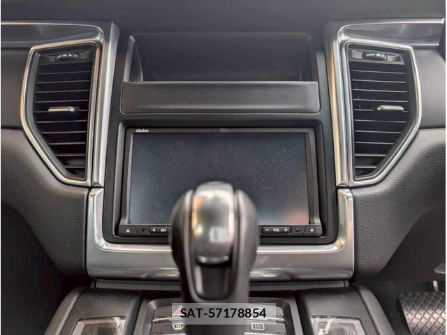 Porsche MACAN 2015-09 8355341-8