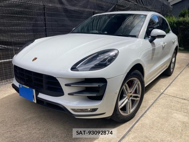 Porsche MACAN 2019-01 8368111-0