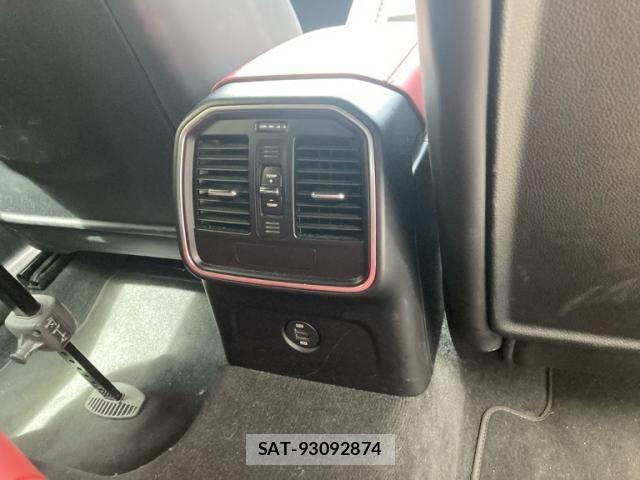 Porsche MACAN 2019-01 8368111-10