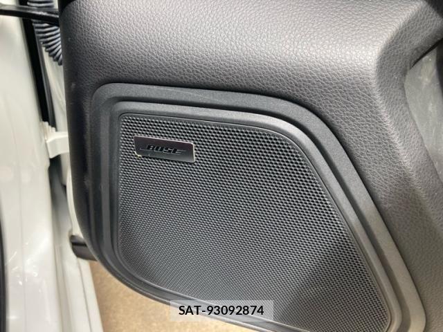 Porsche MACAN 2019-01 8368111-11
