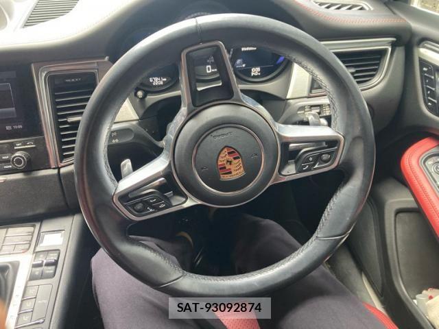 Porsche MACAN 2019-01 8368111-15