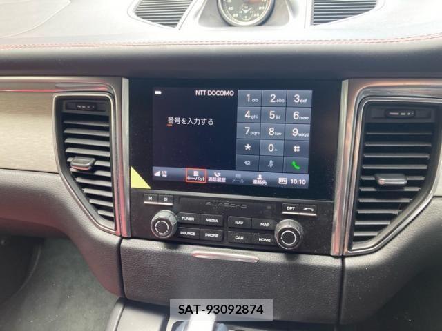 Porsche MACAN 2019-01 8368111-20