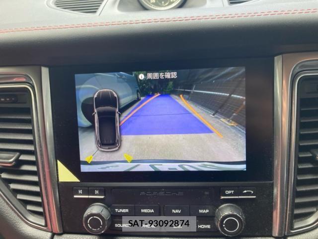 Porsche MACAN 2019-01 8368111-21