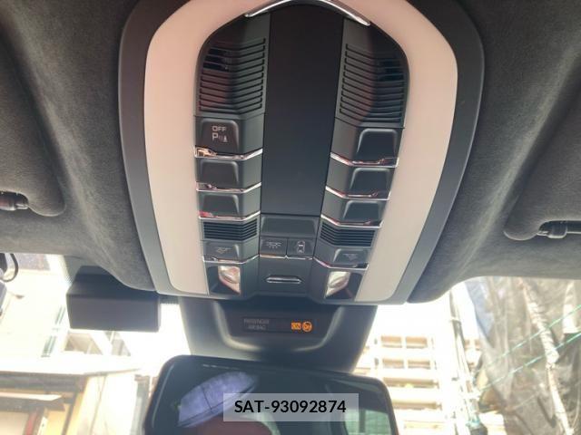 Porsche MACAN 2019-01 8368111-23