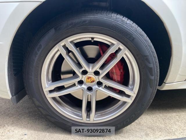 Porsche MACAN 2019-01 8368111-3