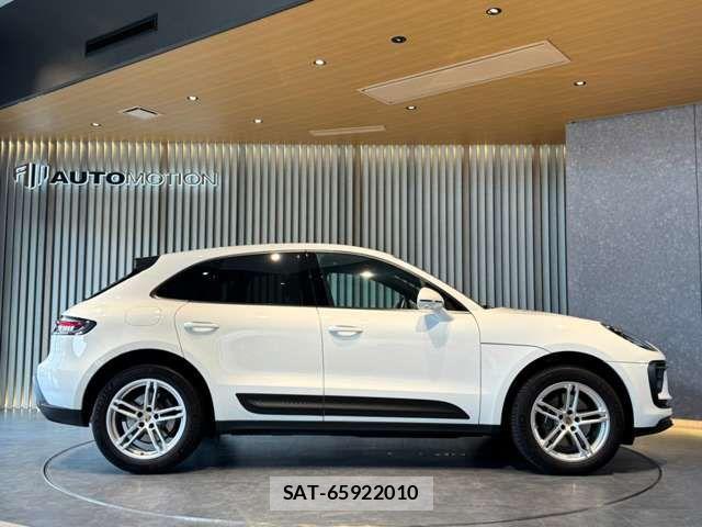 Porsche MACAN 2023-07 8368107-7