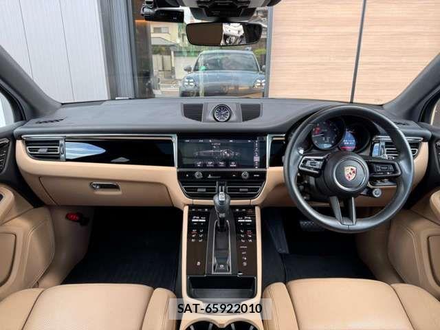 Porsche MACAN 2023-07 8368107-9