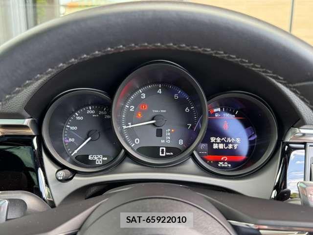 Porsche MACAN 2023-07 8368107-10