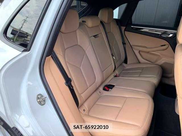 Porsche MACAN 2023-07 8368107-14