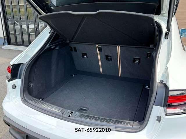 Porsche MACAN 2023-07 8368107-15