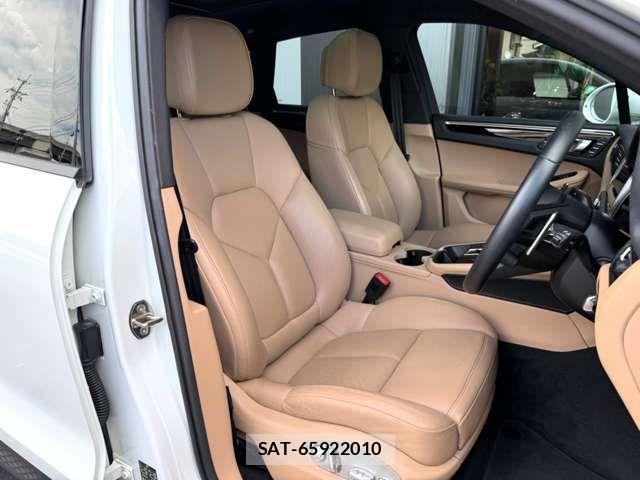 Porsche MACAN 2023-07 8368107-4