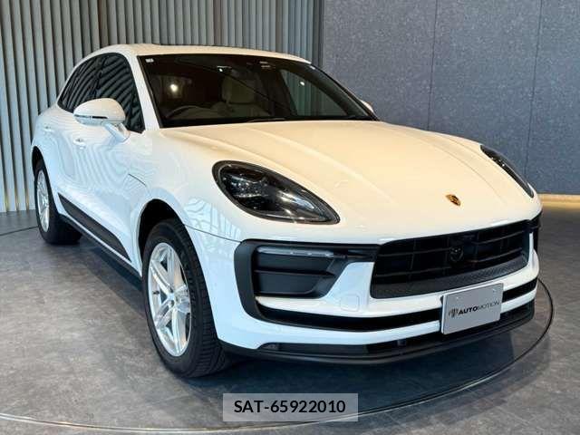 Porsche MACAN 2023-07 8368107-5
