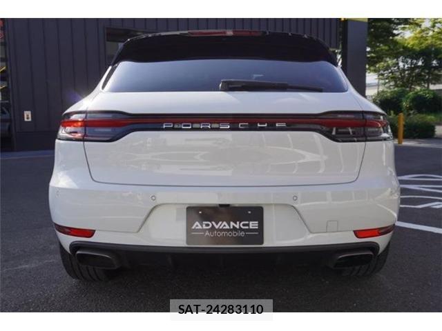 Porsche MACAN 2020-07 8368109-10