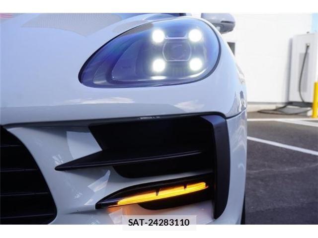 Porsche MACAN 2020-07 8368109-11
