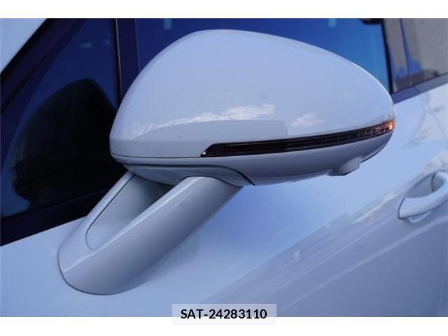 Porsche MACAN 2020-07 8368109-12