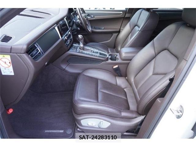 Porsche MACAN 2020-07 8368109-17