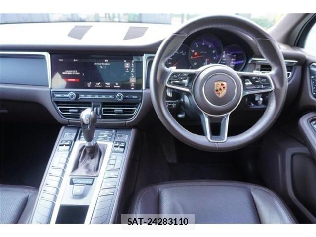 Porsche MACAN 2020-07 8368109-1