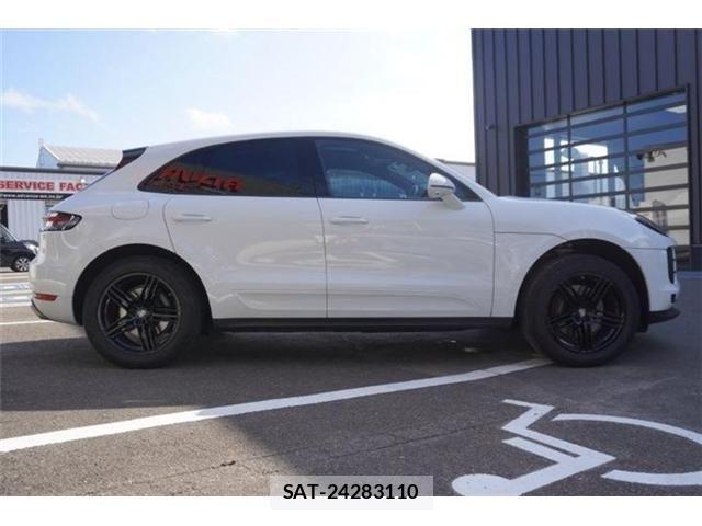Porsche MACAN 2020-07 8368109-21
