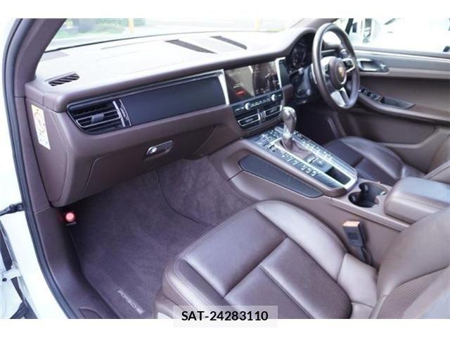 Porsche MACAN 2020-07 8368109-24