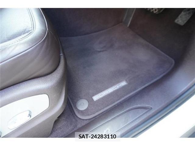 Porsche MACAN 2020-07 8368109-25