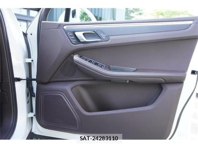 Porsche MACAN 2020-07 8368109-26