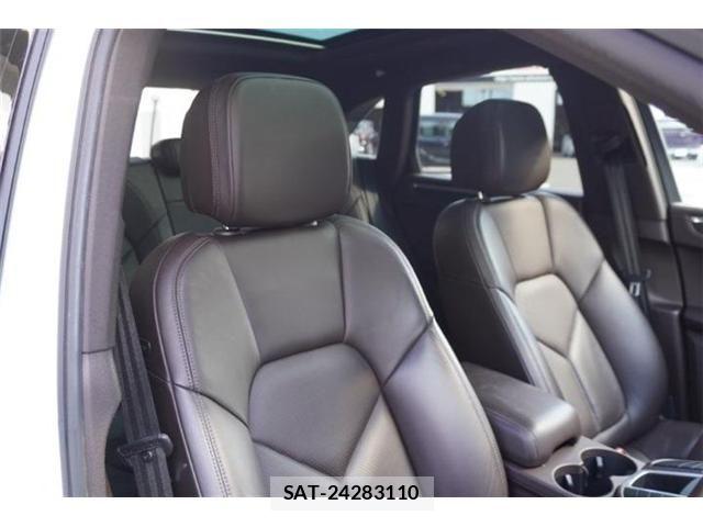 Porsche MACAN 2020-07 8368109-27