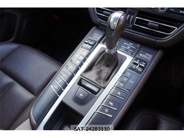 Porsche MACAN 2020-07 8368109-28