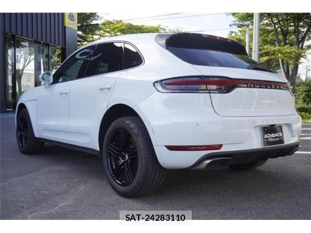 Porsche MACAN 2020-07 8368109-2