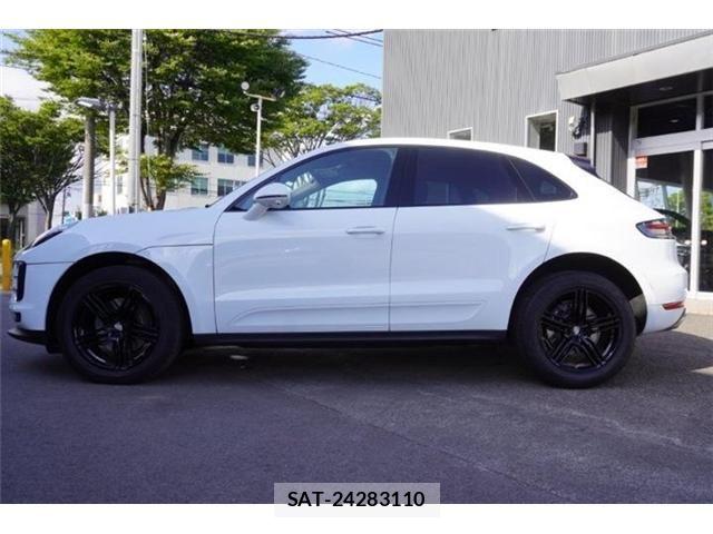 Porsche MACAN 2020-07 8368109-3