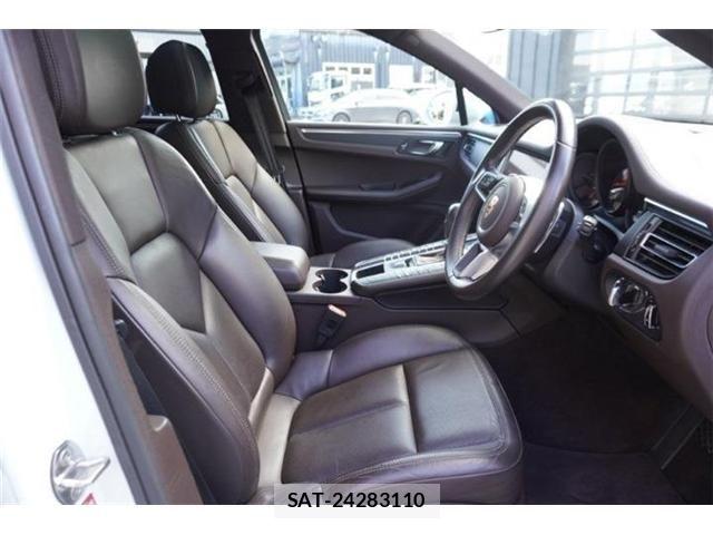 Porsche MACAN 2020-07 8368109-4