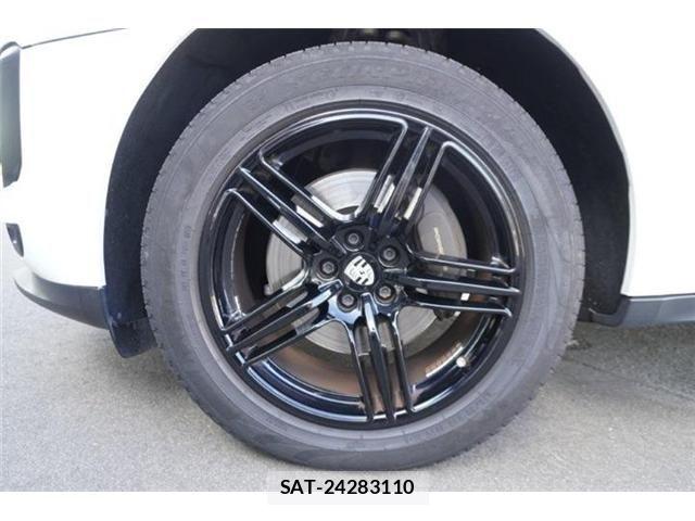Porsche MACAN 2020-07 8368109-7