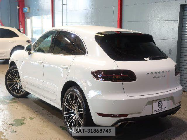 Porsche MACAN 2017-02 8372052-12