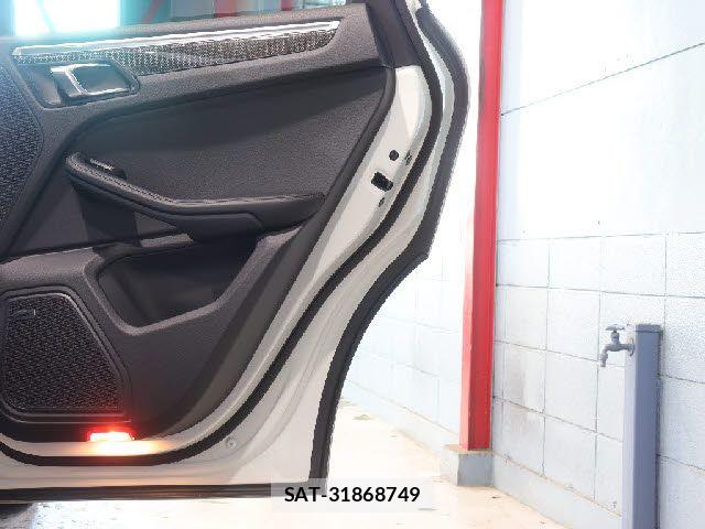 Porsche MACAN 2017-02 8372052-22