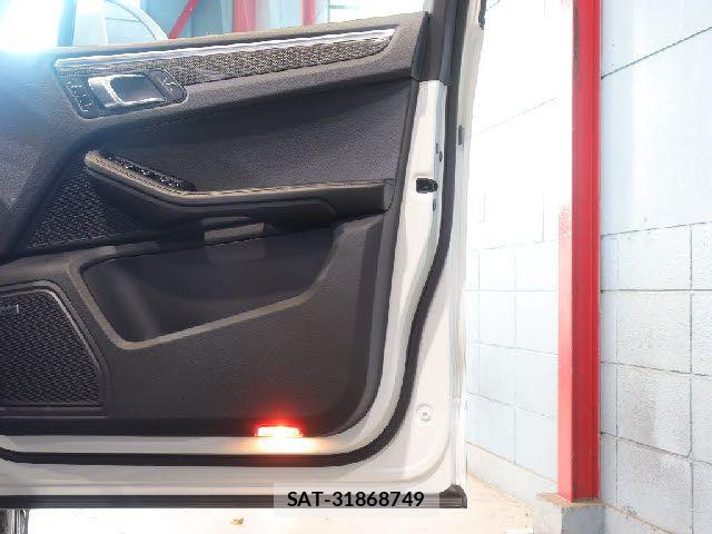 Porsche MACAN 2017-02 8372052-23