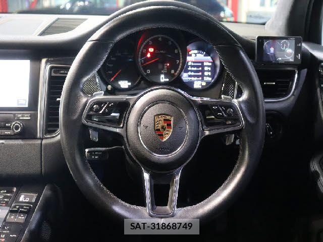 Porsche MACAN 2017-02 8372052-24