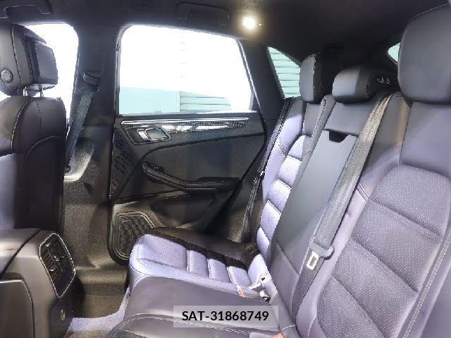 Porsche MACAN 2017-02 8372052-26
