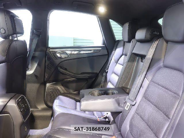 Porsche MACAN 2017-02 8372052-27