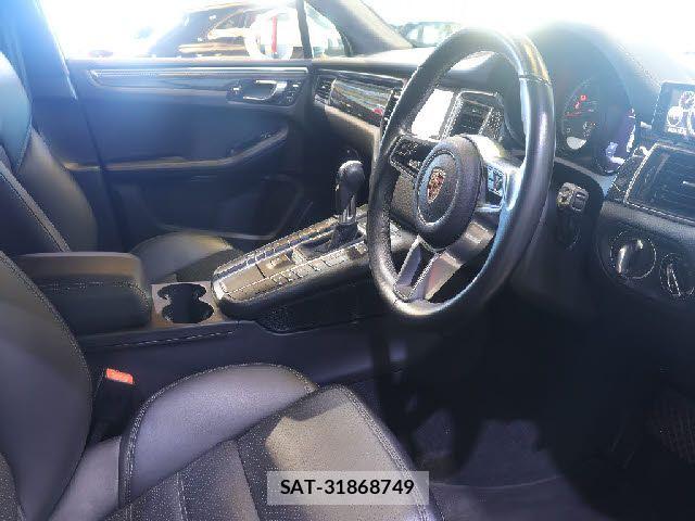 Porsche MACAN 2017-02 8372052-3