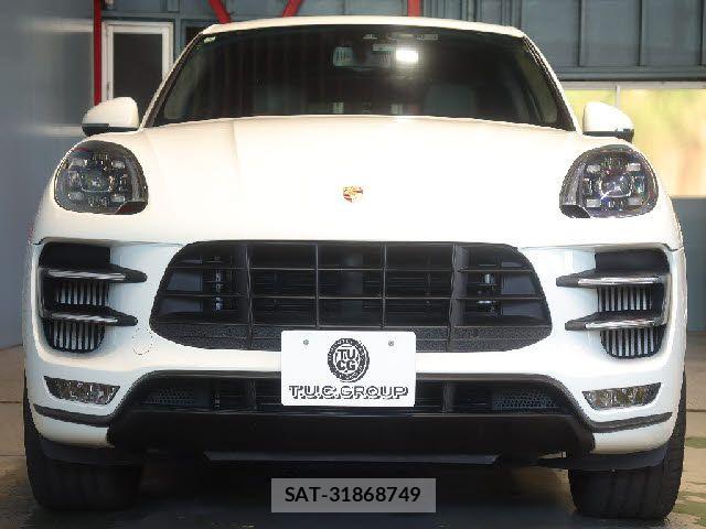 Porsche MACAN 2017-02 8372052-4