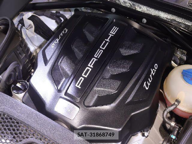 Porsche MACAN 2017-02 8372052-5