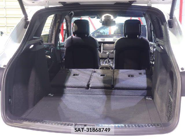 Porsche MACAN 2017-02 8372052-6