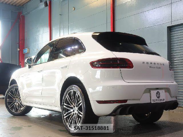 Porsche MACAN 2017-03 8372051-12