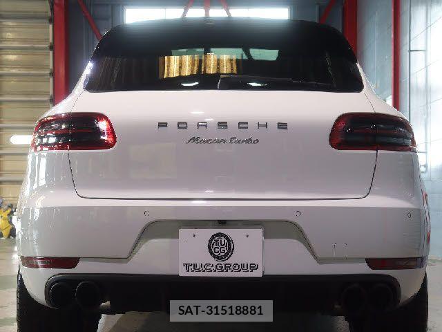 Porsche MACAN 2017-03 8372051-14