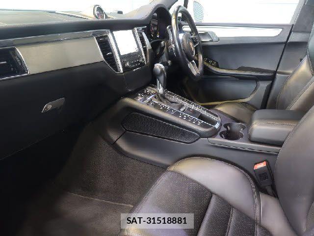 Porsche MACAN 2017-03 8372051-1