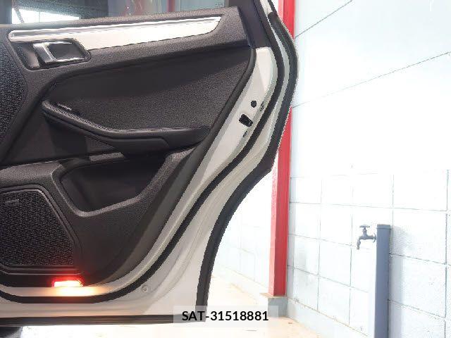 Porsche MACAN 2017-03 8372051-22