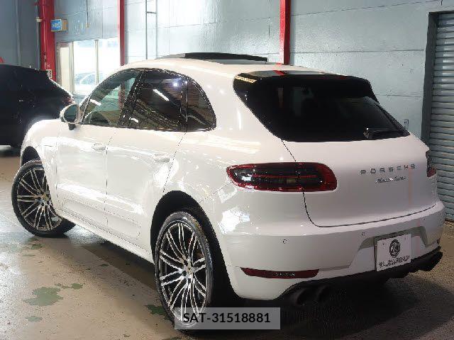 Porsche MACAN 2017-03 8372051-2
