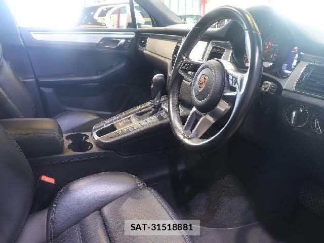 Porsche MACAN 2017-03 8372051-3