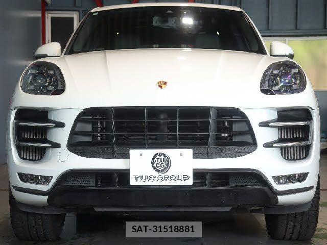 Porsche MACAN 2017-03 8372051-4